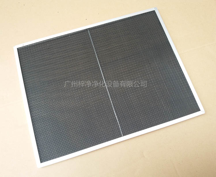 尼龙网初效过滤器骨架采用直径为6mm的铁丝焊接处理,目的防止过滤器变形。