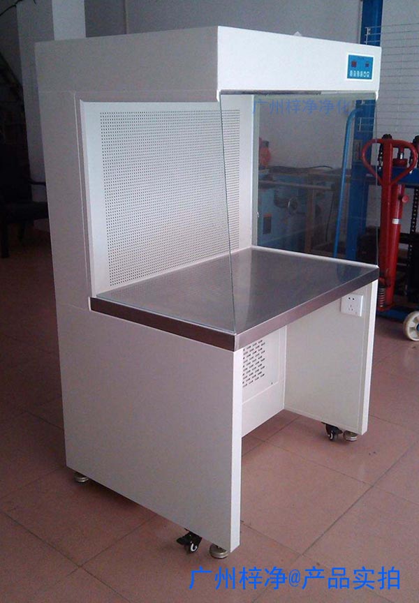 水平层流百级洁净工作台可连接组成生产流水线,也可单台使用,可移动,灵活性强等优点。