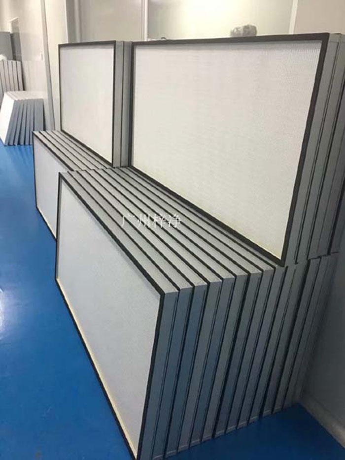 ULPA级超高效空气过滤器适用于10000级-100级洁净系统，空调系统，因此产品已广泛应用于电子、微电子、半导体、光器件、生物和医药线路、照相机和光学仪器、精密机械等多个领域。