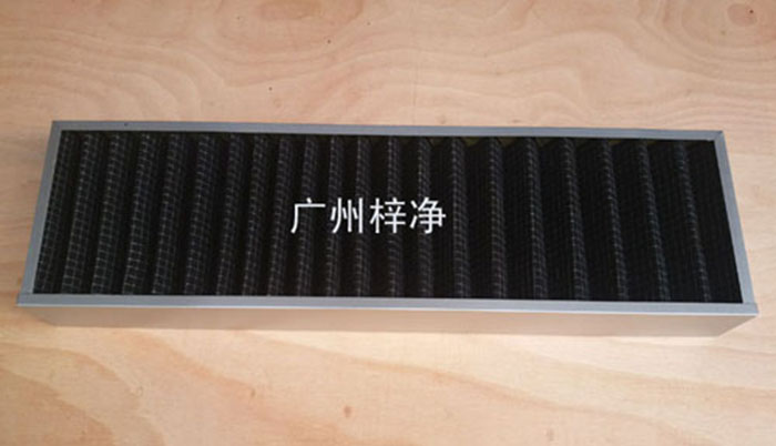 活性碳过滤器广泛用于化学、制药、食品、娱乐场所、需要净化空气的场所， 有害气体如苯、甲醛、氨气等的吸附脱除 溶剂的回收 ，采用活性炭毡比表面积大，吸附能力强，迅速处理各种有害气体, 有效洁净空气对气味的控制。