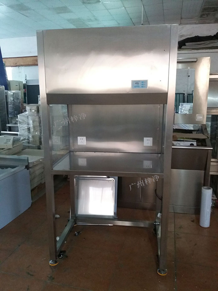 升降门超净工作台又称为升降门洁净工作台、推拉门超净工作台、无菌工作台