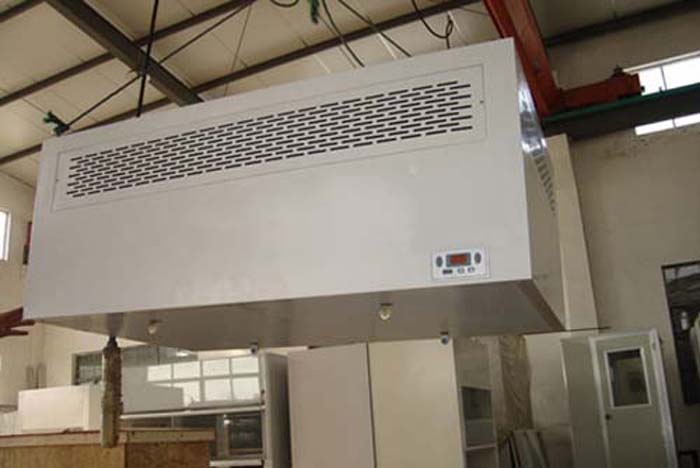 层流罩目前广泛用于电子、生物、医药、食品、精密仪器等行业的无尘无菌操作环境，提供局部高洁净度工作环境。