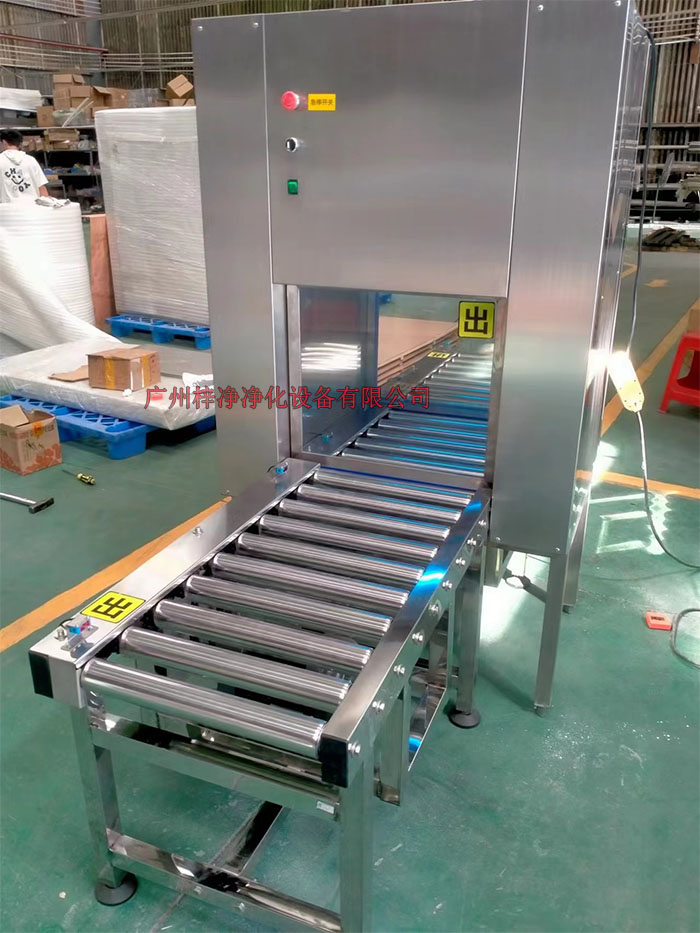 流水输送线传递窗一般要做整个高度才可以，门上面也要固定好。