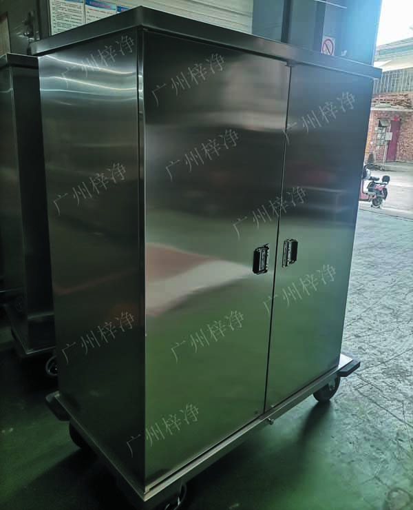 一次性物品电动转运车采用304拉丝不锈钢板面板厚度：≥1.2mm,表面作拉丝亚光处理。